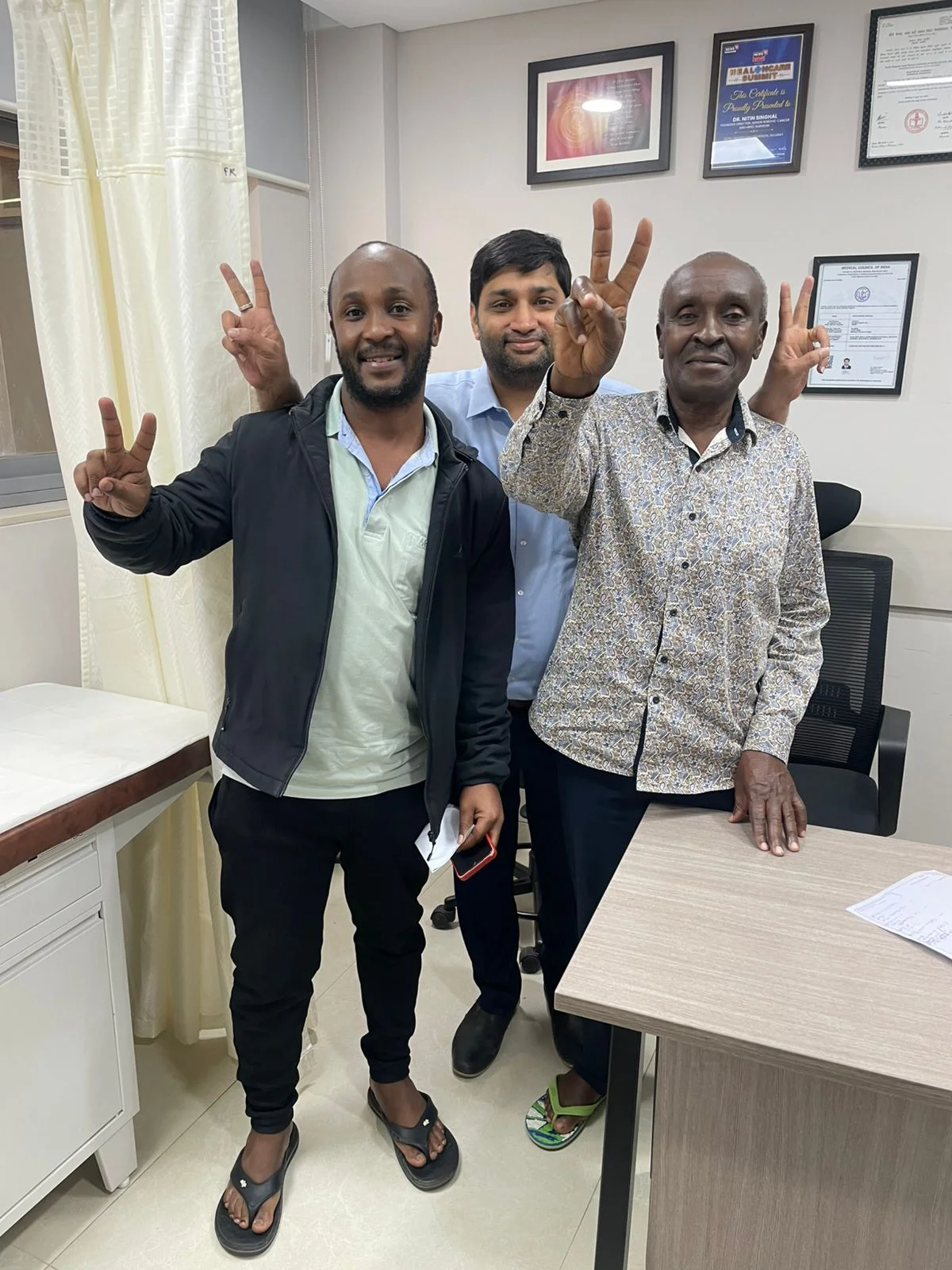 Recovered cancer patient with Dr Nitin Singhal, Ahmedabad